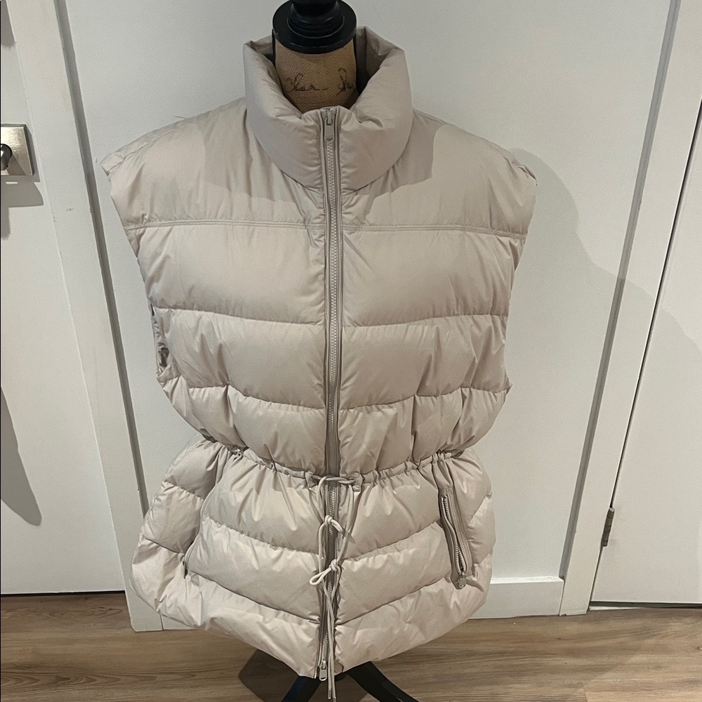 Athleta cinched Puffer Vest